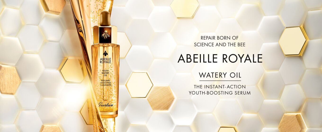 GUERLAIN Abeille Royale Youth Watery Oil 50 ml.  Pre-Serum สัมผัสบางเบาเหมือนน้ำ แต่ให้ความชุ่มชื้นเหมือนน้ำมัน ช่วยฟื้นฟูผิวอย่างล้ำลึกเหมือนเซรั่มสูตรใหม่   ที่ผสาน 3 พลังความเข้มข้นระหว่างเซรั่มกับความชุ่มชื่นของออยล์และความบางเบาของน้ำ ทำให้เนื้อออยล์มีความบางเบา สบายผิว ปราศจากความมันส่วนเกินบน   มาพร้อมกับสุดยอดเทคโนโลยีในเนื้อสัมผัส แบบ Oil In Water ที่จะให้ความรู้สึกที่แตกต่างจากการใช้ออยล์อื่นๆ โดยทั่วไป ด้วยเนื้อสัมผัสของออยล์ที่ไม่ทิ้งความมันบนใบหน้า   ซึมซาบสู่ผิวได้อย่างรวดเร็ว มอบผิวนุ่ม เรียบเนียน กระชับ และลดเลือนริ้วรอย อีกทั้งยังสร้างความสดชื่นอย่างเต็มเปี่ยมแก่ผิว