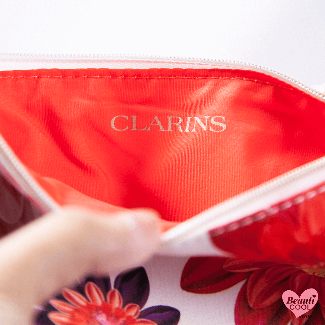 Clarins,กระเป๋าเครื่องสำอางก์,กระเป๋าเครื่องสำอางก์สีขาว,Clarins กระเป๋าเครื่องสำอางก์สีขาว,กระเป๋าเครื่องสำอาง สีขาว,Clarins กระเป๋าสีขาว